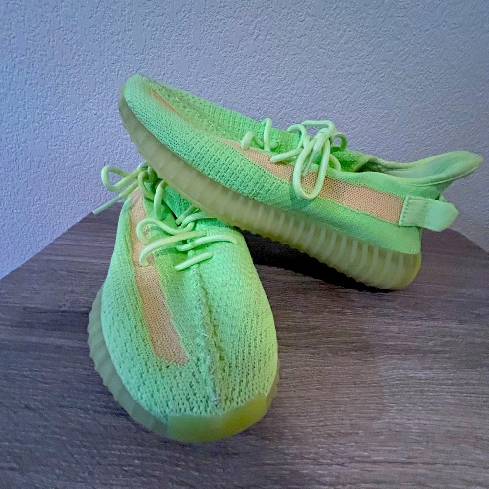 Yeezy Boost V2 “Glows”